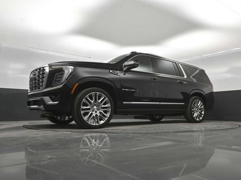 New 2026 GMC Yukon XL Denali w/ Denali Reserve Package AWD/4WD image 34