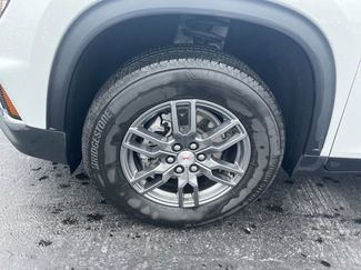 Used 2025 GMC Acadia Elevation video 2