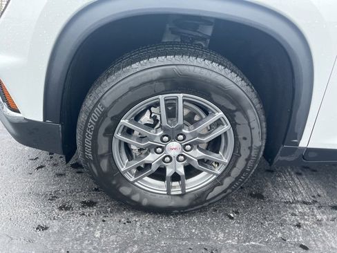 Used 2025 GMC Acadia Elevation image 2