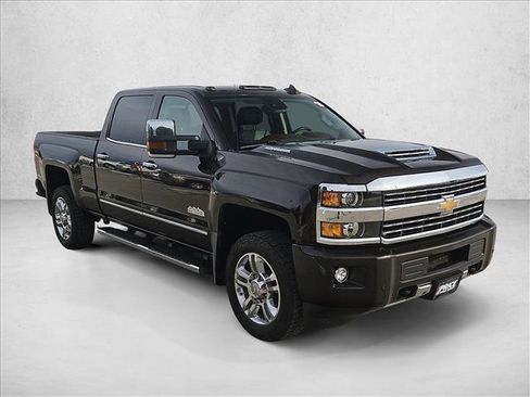 Used 2018 Chevrolet Silverado 2500 High Country w/ Duramax Plus Package image 3