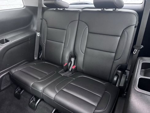 Used 2022 GMC Acadia SLT w/ Elevation Edition image 24