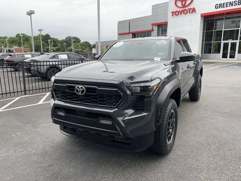 Certified 2025 Toyota Tacoma TRD Off-Road AWD/4WD image 4