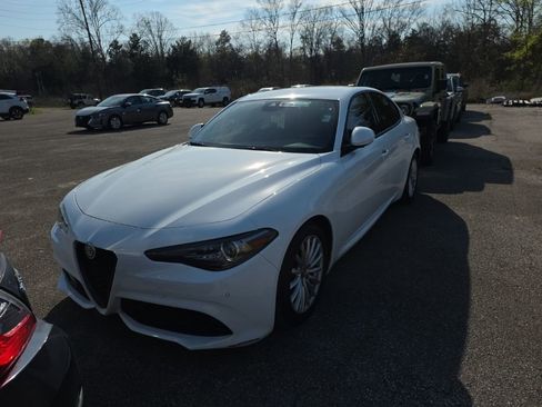 Used 2023 Alfa Romeo Giulia Sprint image 1