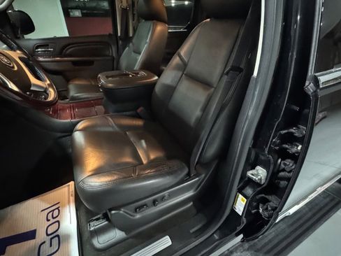 Used 2013 Cadillac Escalade EXT Premium image 8