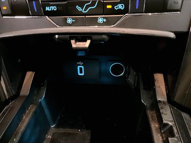 Used 2017 Ford Explorer XLT w/ Equipment Group 202A AWD/4WD image 32