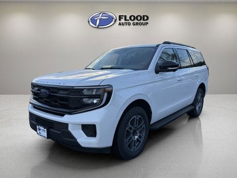 New 2026 Ford Expedition Active image 3