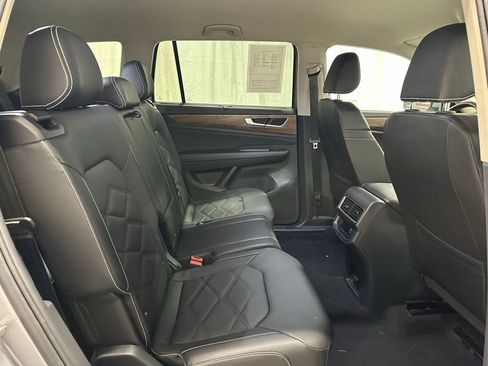 Used 2025 Volkswagen Atlas SE image 57