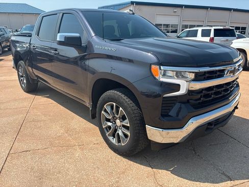 Used 2022 Chevrolet Silverado 1500 LT AWD/4WD image 3