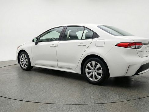 Used 2025 Toyota Corolla LE image 6