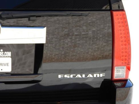 Used 2013 Cadillac Escalade Luxury RWD image 22