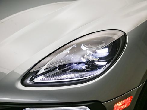 Certified 2023 Porsche Macan GTS AWD/4WD image 11