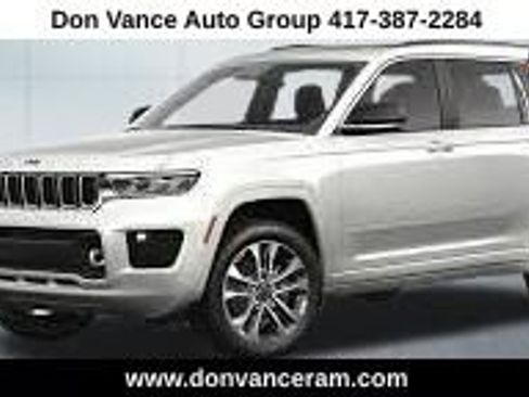 Used 2024 Jeep Grand Cherokee Altitude image 1