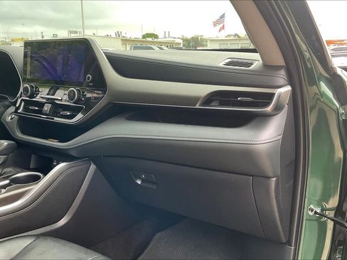 Used 2025 Toyota Highlander Limited image 19
