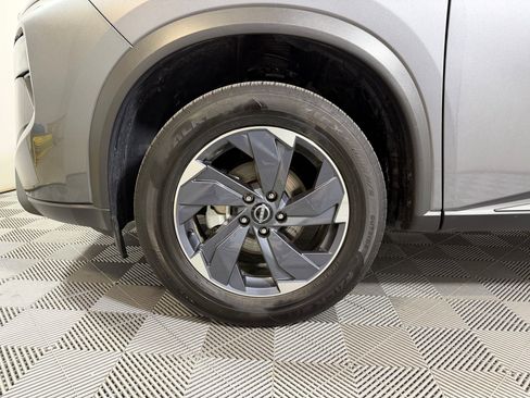 Used 2025 Nissan Rogue SV image 9