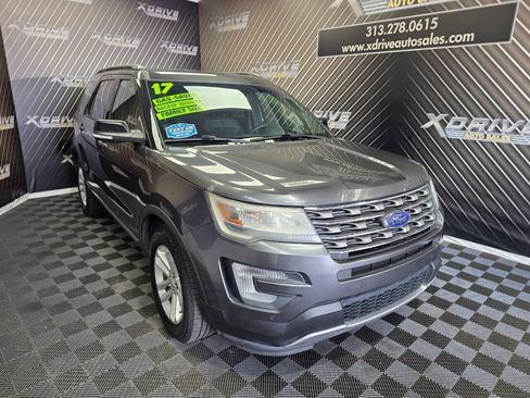 Used 2017 Ford Explorer XLT w/ Equipment Group 202A FWD image 6