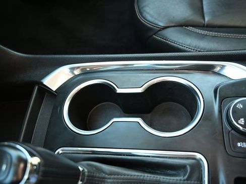 Used 2020 Chevrolet Traverse LT w/ LT Premium Package image 23