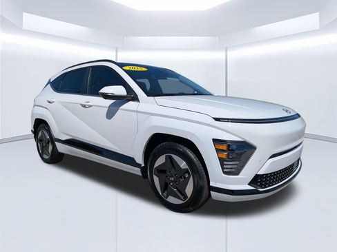 Certified 2025 Hyundai Kona Limited FWD image 2