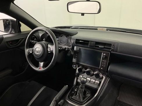 Used 2025 Toyota GR86 Premium image 16
