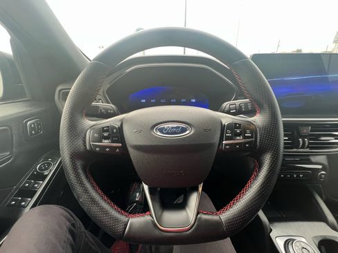 Used 2025 Ford Escape ST-Line Elite w/ Premium Technology Package AWD/4WD image 24