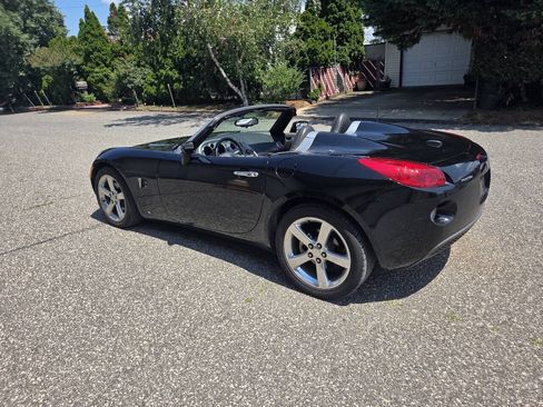 Used 2006 Pontiac Solstice Convertible w/ Premium Package RWD image 16