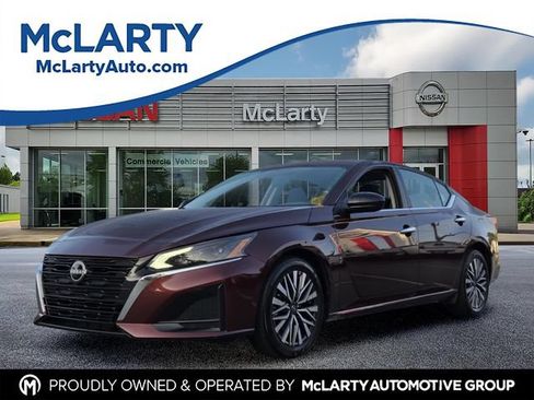 Certified 2025 Nissan Altima 2.5 SV FWD image 1