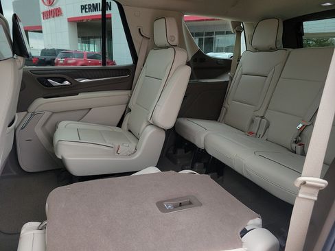 Used 2024 GMC Yukon Denali w/ Denali Reserve Package AWD/4WD image 8