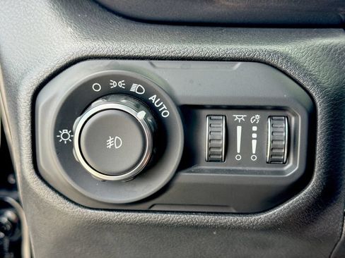 Used 2021 Jeep Wrangler Unlimited Sahara AWD/4WD image 28