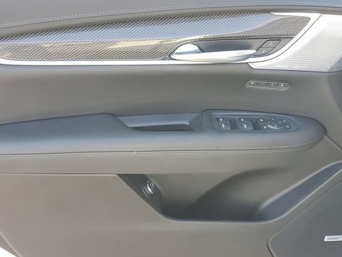 Used 2023 Cadillac XT5 Sportv w/ Technology Package AWD/4WD image 11