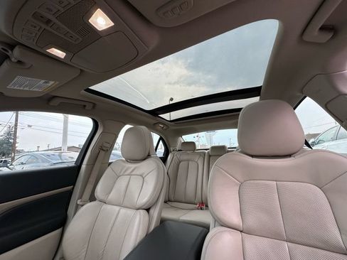 Used 2019 Lincoln Continental Select w/ Continental Climate Package AWD/4WD image 16