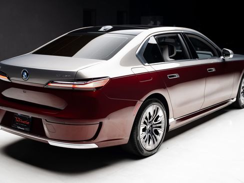 Used 2023 BMW i7 xDrive60 w/ Executive Package 2 image 34