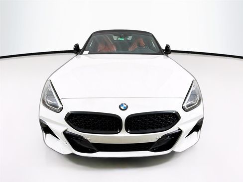 Used 2022 BMW Z4 sDrive30i w/ Dynamic Handling Package image 2