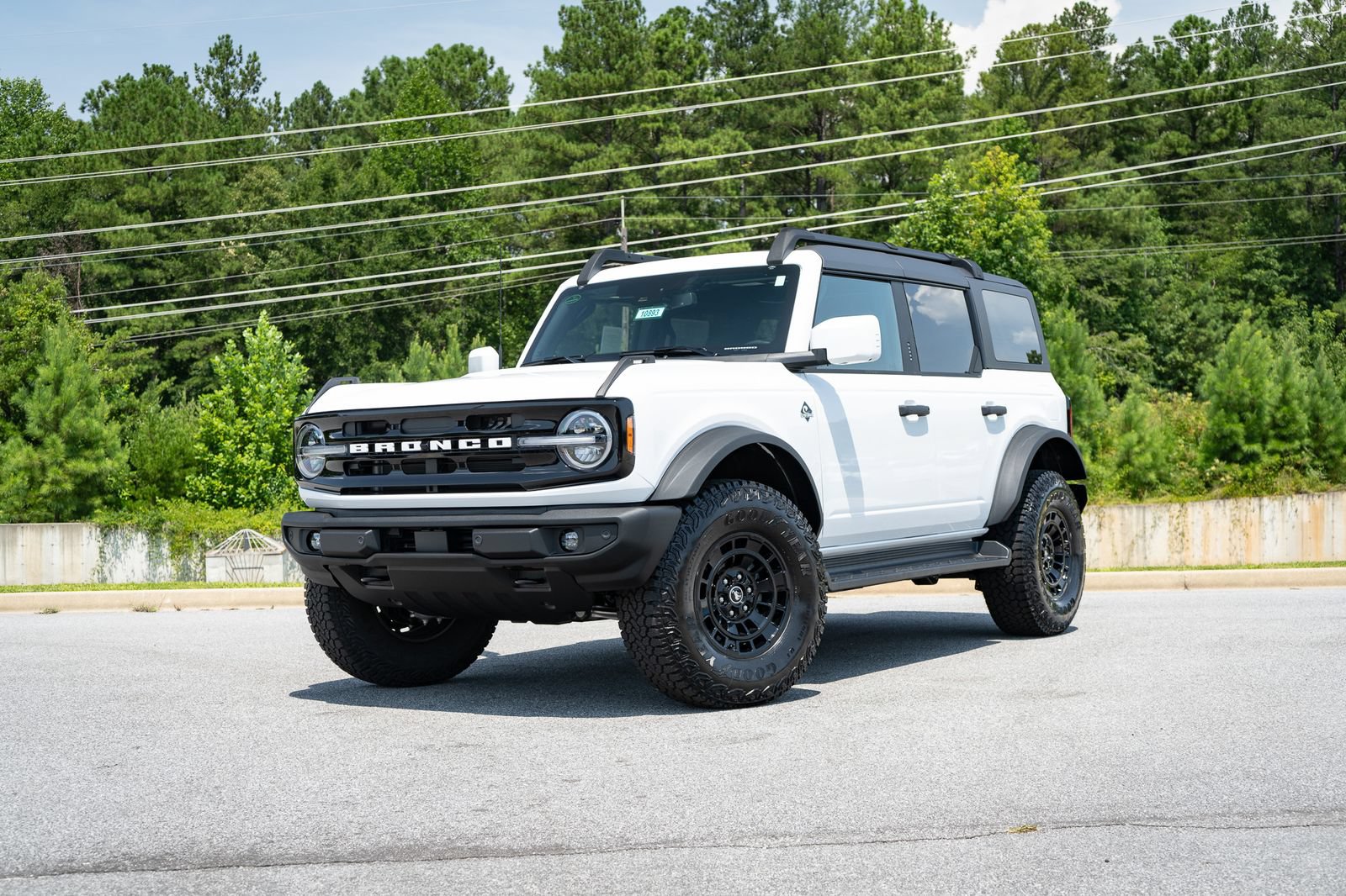 New 2026 Ford Bronco Outer Banks w/ Sasquatch Package AWD/4WD image 1
