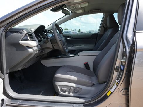 Used 2020 Toyota Camry LE FWD image 20