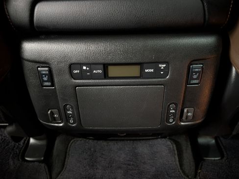 Used 2020 Nissan Armada Platinum image 12