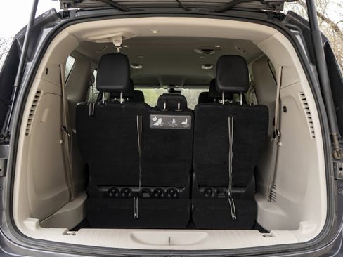 Used 2019 Chrysler Pacifica Touring-L Plus w/ Advanced Safetytec Group image 45