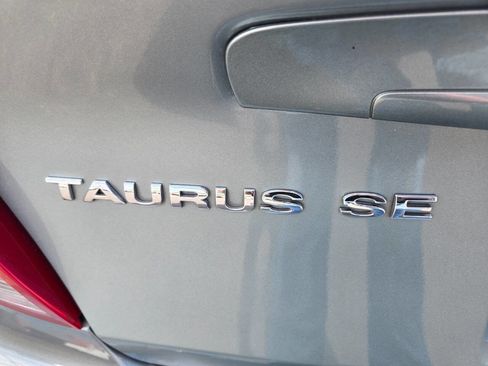 Used 2005 Ford Taurus SE image 12