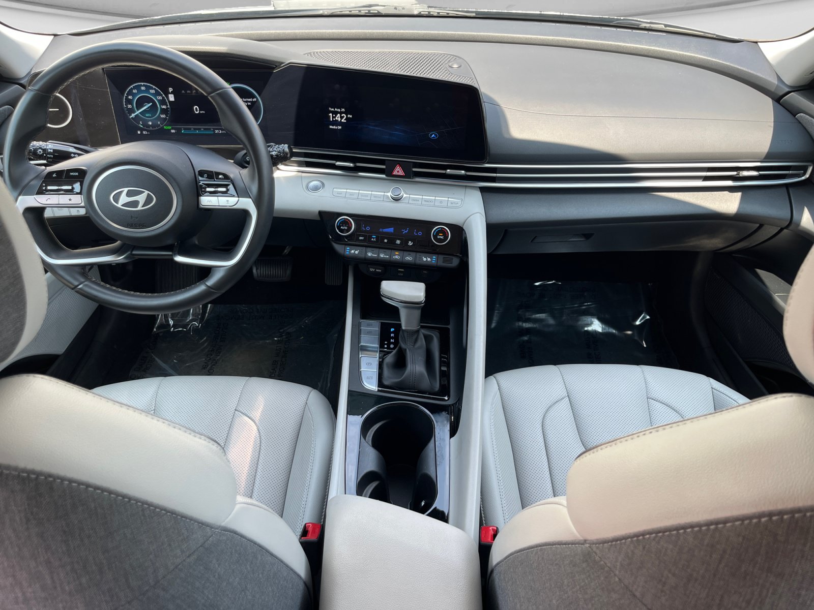 Used 2025 Hyundai Elantra Limited FWD image 10