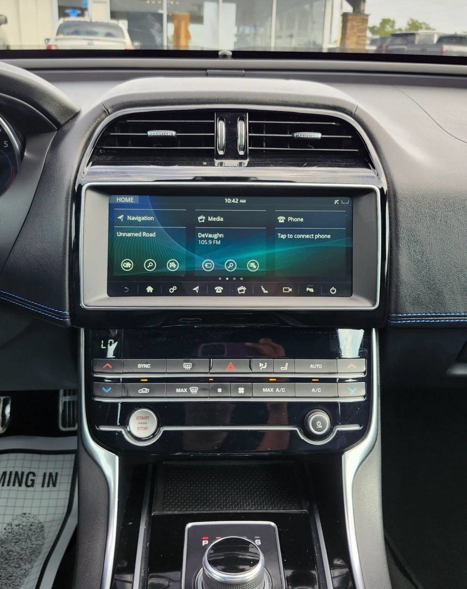 Used 2019 Jaguar XE R-Sport RWD image 21