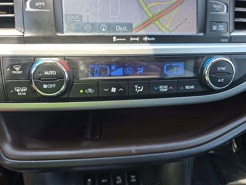 Used 2019 Toyota Highlander XLE AWD/4WD image 8