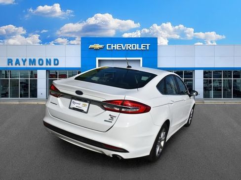 Used 2017 Ford Fusion SE FWD image 3