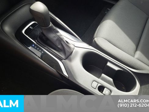 Used 2025 Toyota Corolla LE image 9