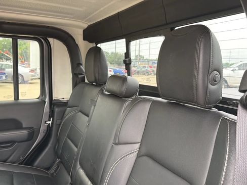 Used 2021 Jeep Gladiator Overland w/ Popular Equipment Package AWD/4WD image 39