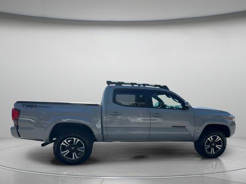 Used 2019 Toyota Tacoma TRD Sport image 31