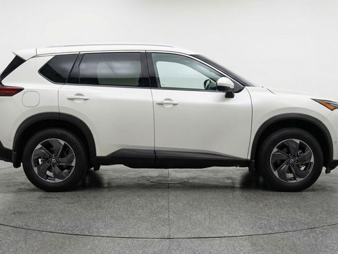 Used 2025 Nissan Rogue SV AWD/4WD image 11