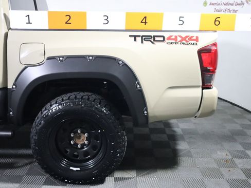 Used 2019 Toyota Tacoma TRD Off-Road w/ Technology Package AWD/4WD image 12