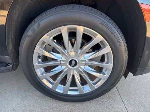 Used 2023 Cadillac Escalade ESV Premium Luxury image 9