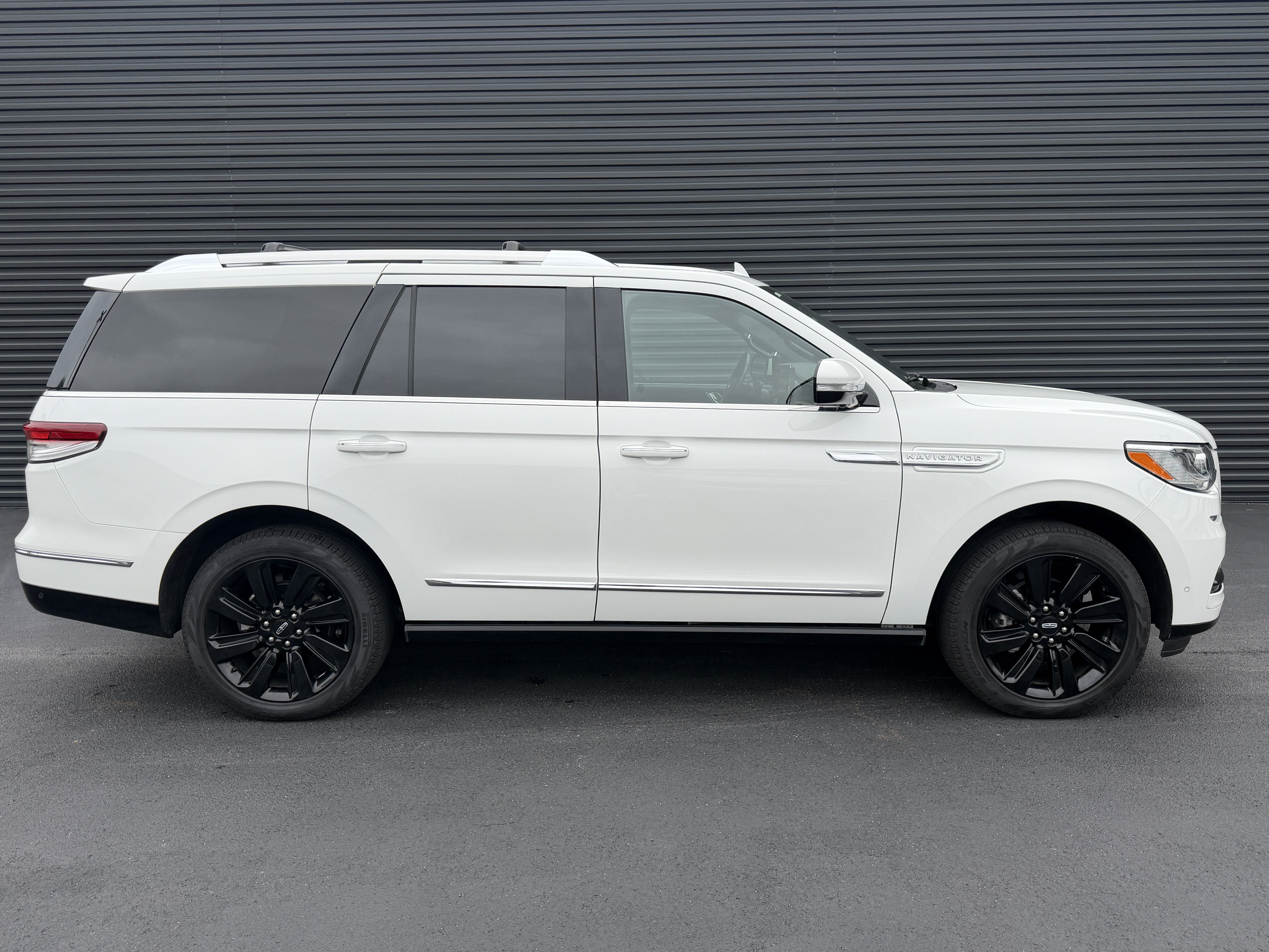 Used 2022 Lincoln Navigator Reserve AWD/4WD image 7