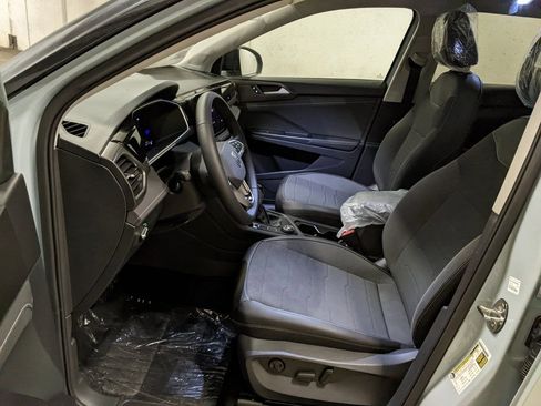 New 2026 Volkswagen Taos SE image 11
