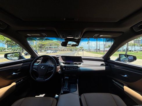 Used 2021 Lexus ES 300h w/ Premium Package FWD image 12