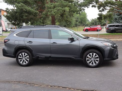 Used 2023 Subaru Outback Premium AWD/4WD image 3